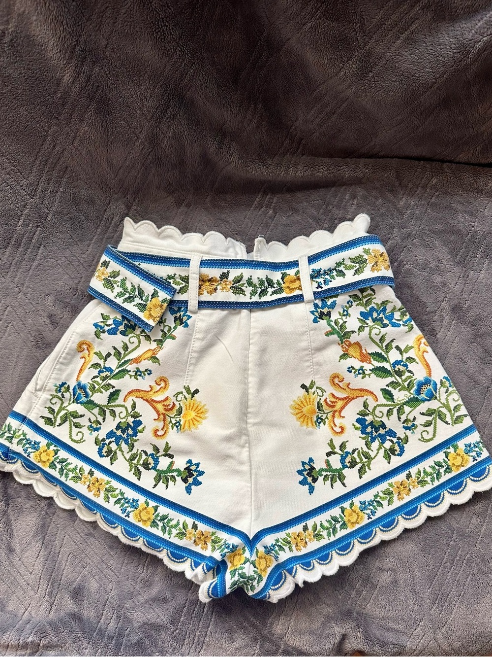 FARM Rio Emily Floral Tapestry Belted Shorts Size 25 - Picture 4 of 15